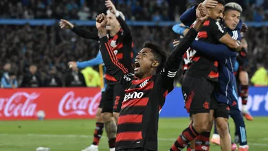 Entre controle e resist&ecirc;ncia: Um Flamengo &lsquo;h&iacute;brido&rsquo; superou Racing e o caos em Avellaneda