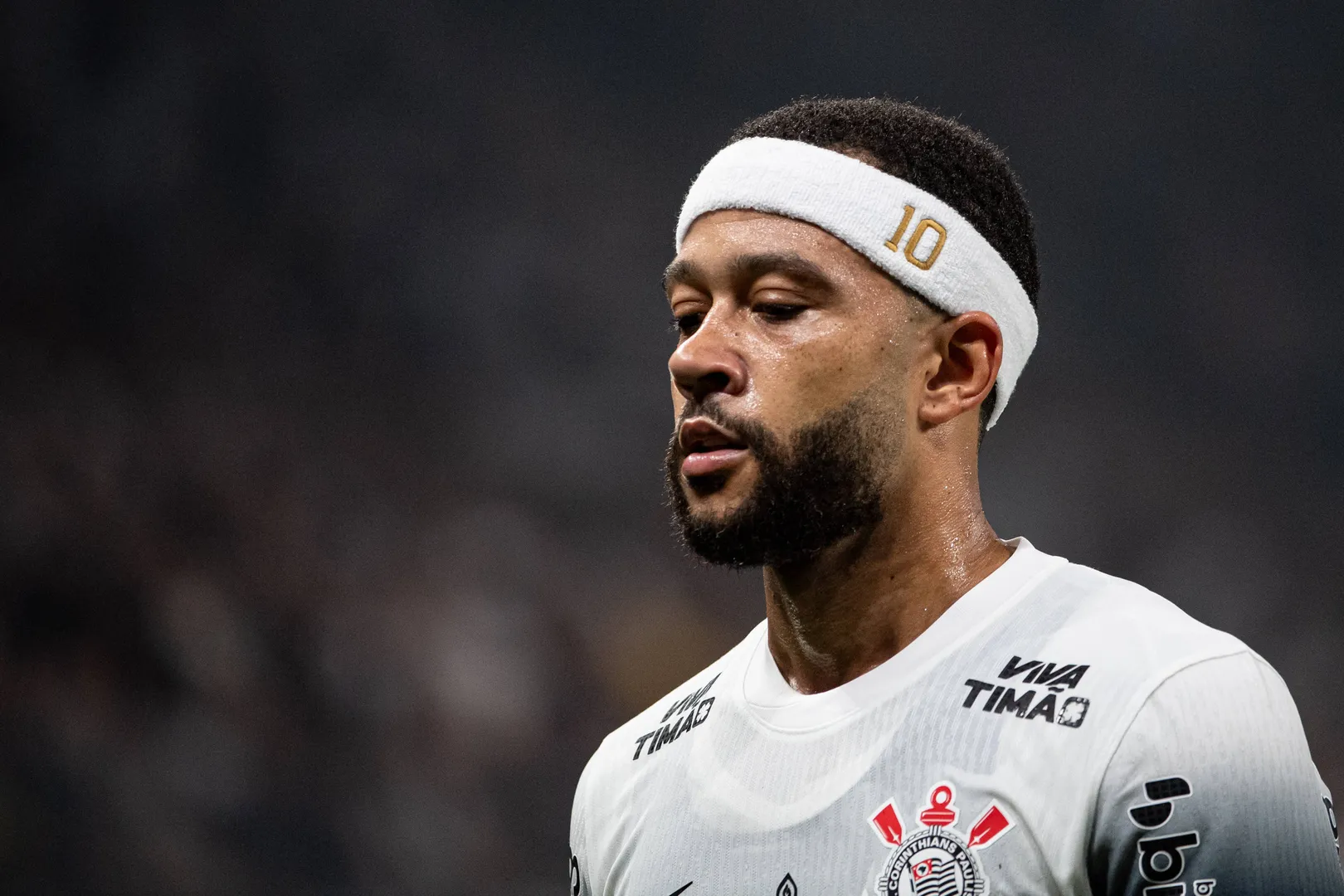Memphis Depay em jogo do Corinthians Foto: (Imago)