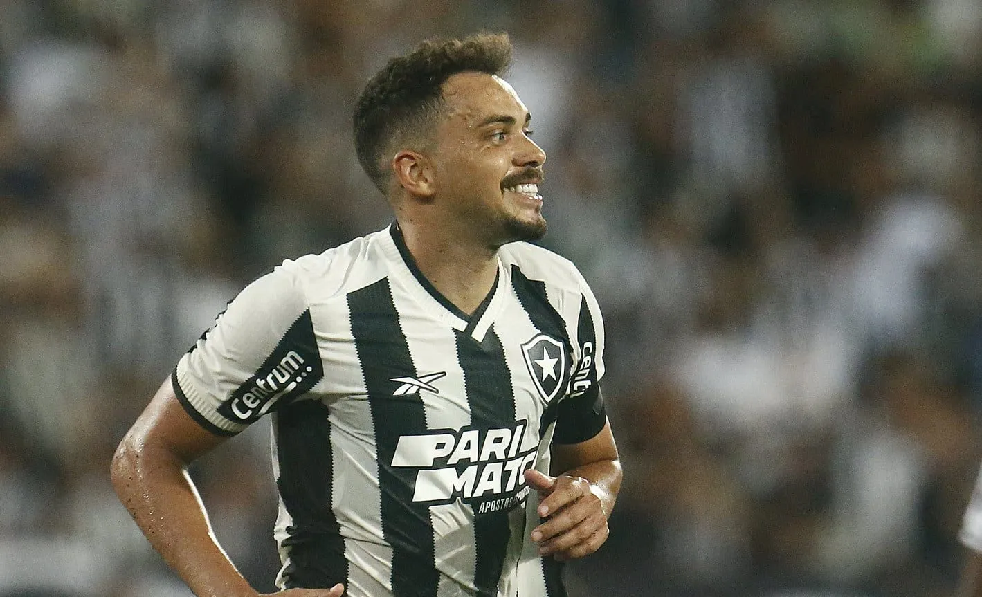 Botafogo mostra for&ccedil;a do elenco e, com time misto, bate o Vit&oacute;ria pela Copa do Brasil