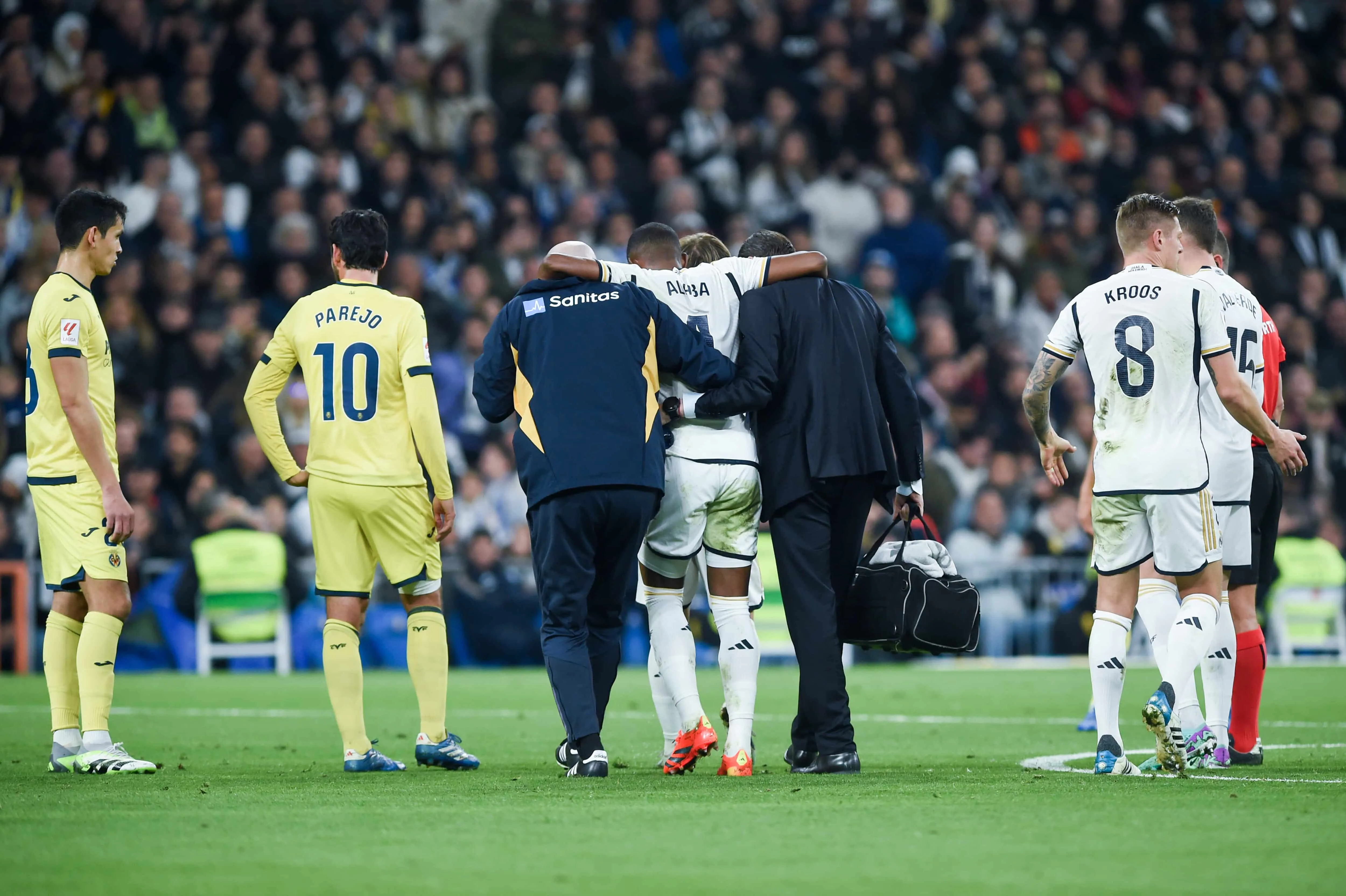 Nem mesmo a grave les&atilde;o de Alaba deve fazer o Real Madrid ir ao mercado