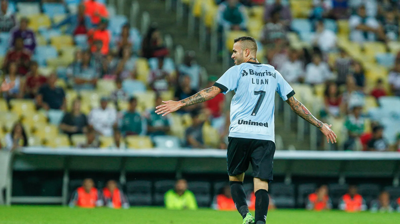 Em jogo que se abriu, o Gr&ecirc;mio aproveitou o momento e avan&ccedil;ou com autoridade