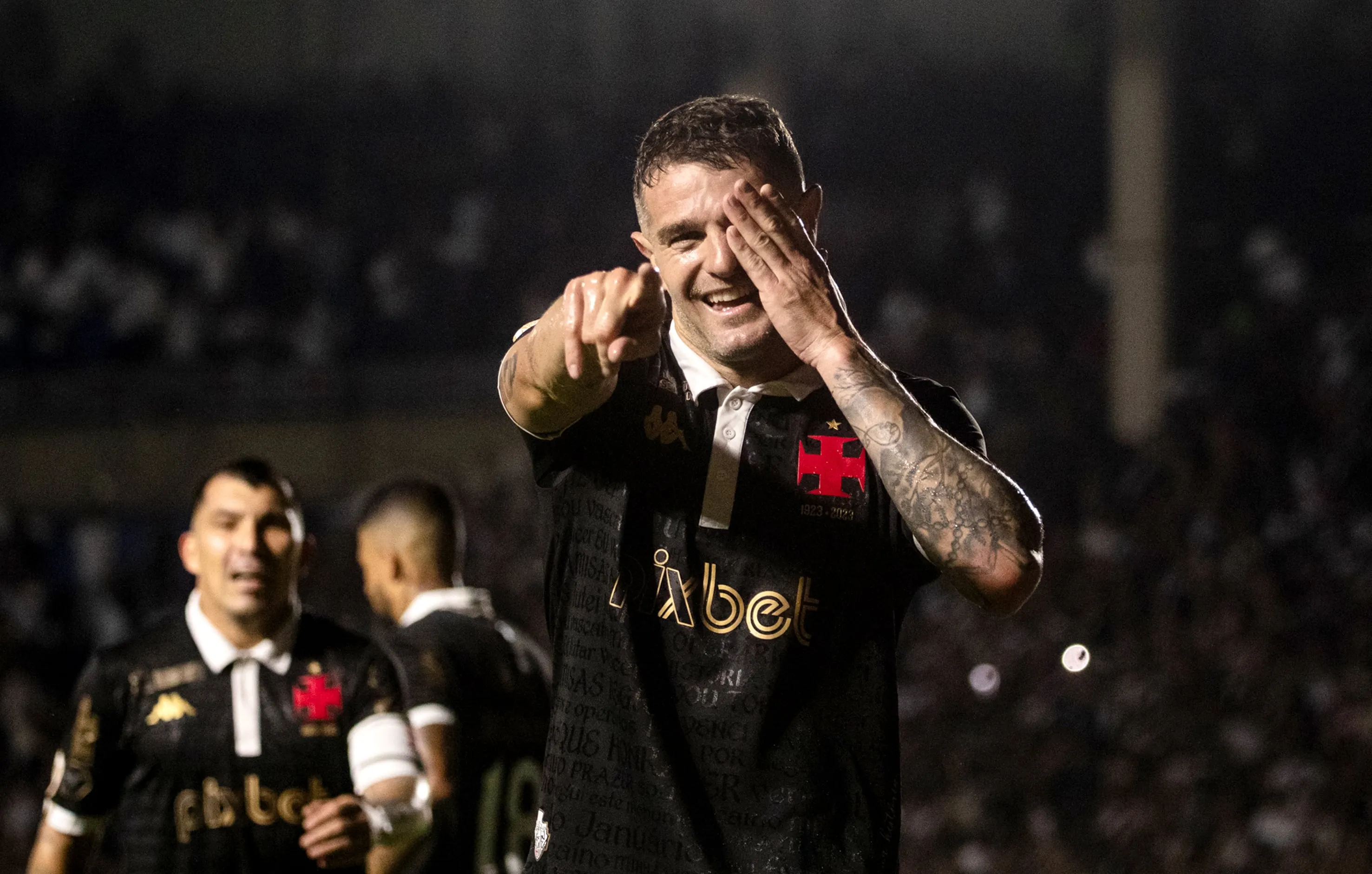 Da frustra&ccedil;&atilde;o com Pedro Raul ao artilheiro Vegetti: mudan&ccedil;a no ataque simboliza o 2023 do Vasco