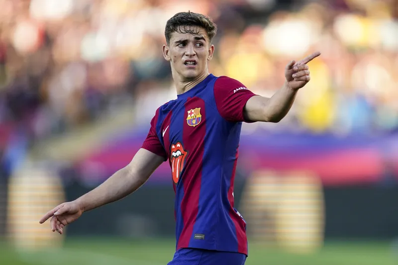 Mesmo de volta aos treinos do Bar&ccedil;a, Gavi deve levar mais algumas semanas para ser relacionado por Hansi Flick. Foto: Icon Sport