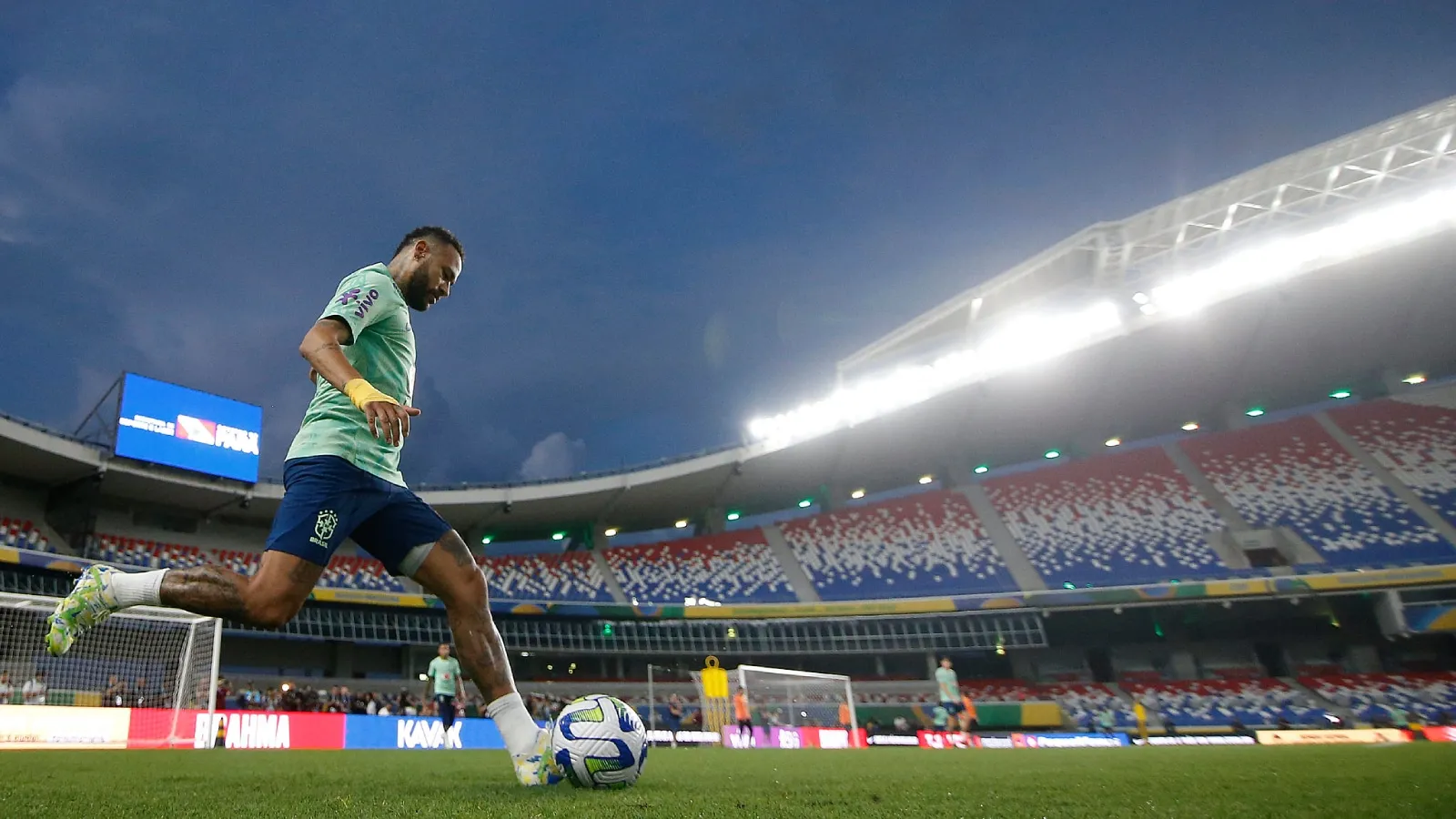 Neymar garante que futebol na Ar&aacute;bia &eacute; bom &mdash; quem sabe at&eacute; melhor que na Fran&ccedil;a
