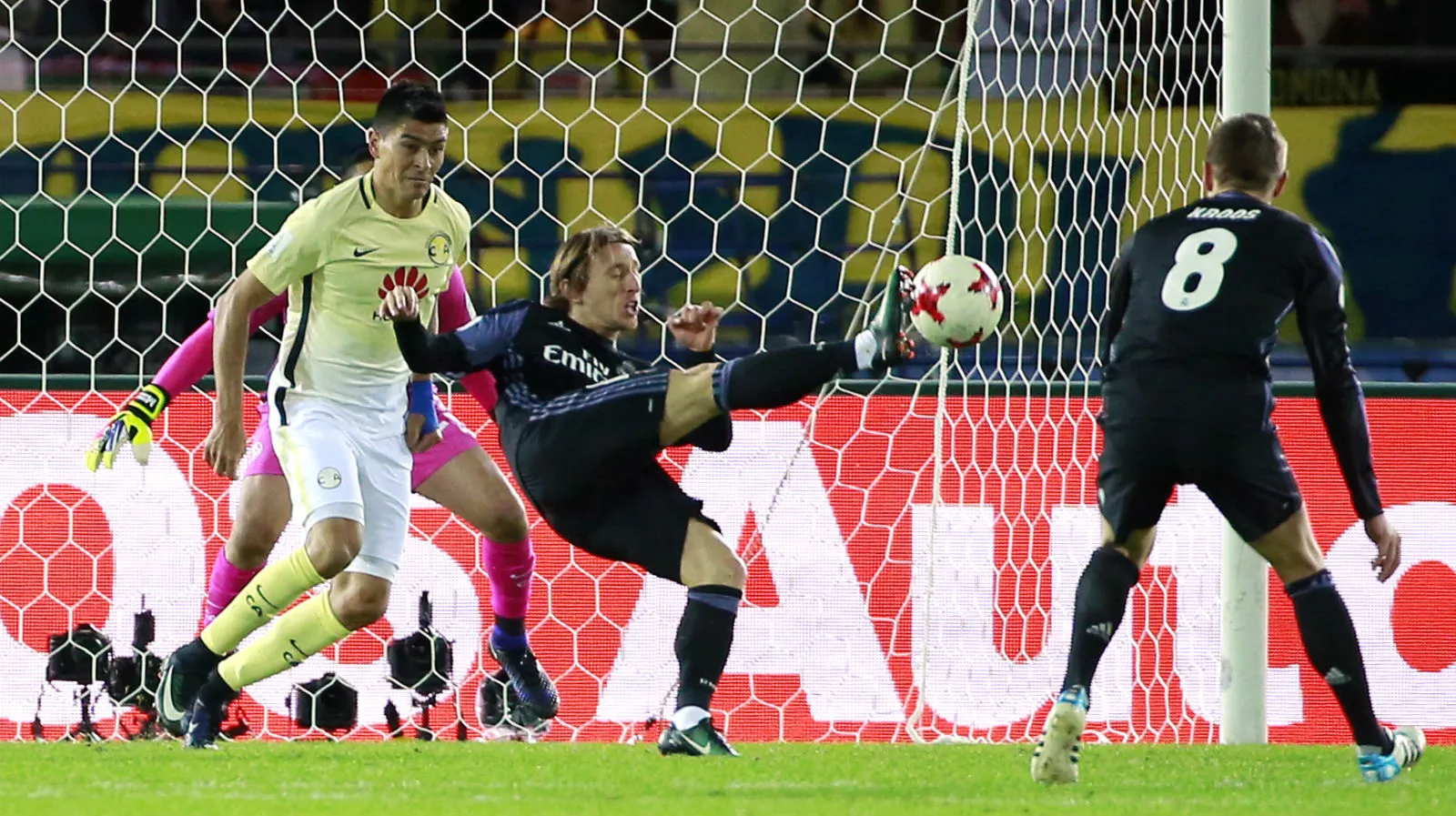 Modric: &ldquo;Espero que o uso de v&iacute;deo pelo &aacute;rbitro n&atilde;o continue, para mim n&atilde;o &eacute; futebol&rdquo;
