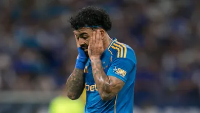 Cruzeiro peca nas defini&ccedil;&otilde;es, trope&ccedil;a no Sport e perde contato com lideran&ccedil;a