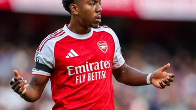 Por que rivais do Arsenal podem ceder e pagar quase R$ 400 milh&otilde;es por Lewis-Skelly?