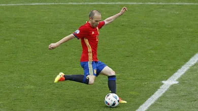 Mesmo que a Espanha n&atilde;o empolgue: Que privil&eacute;gio &eacute; ver Iniesta jogando