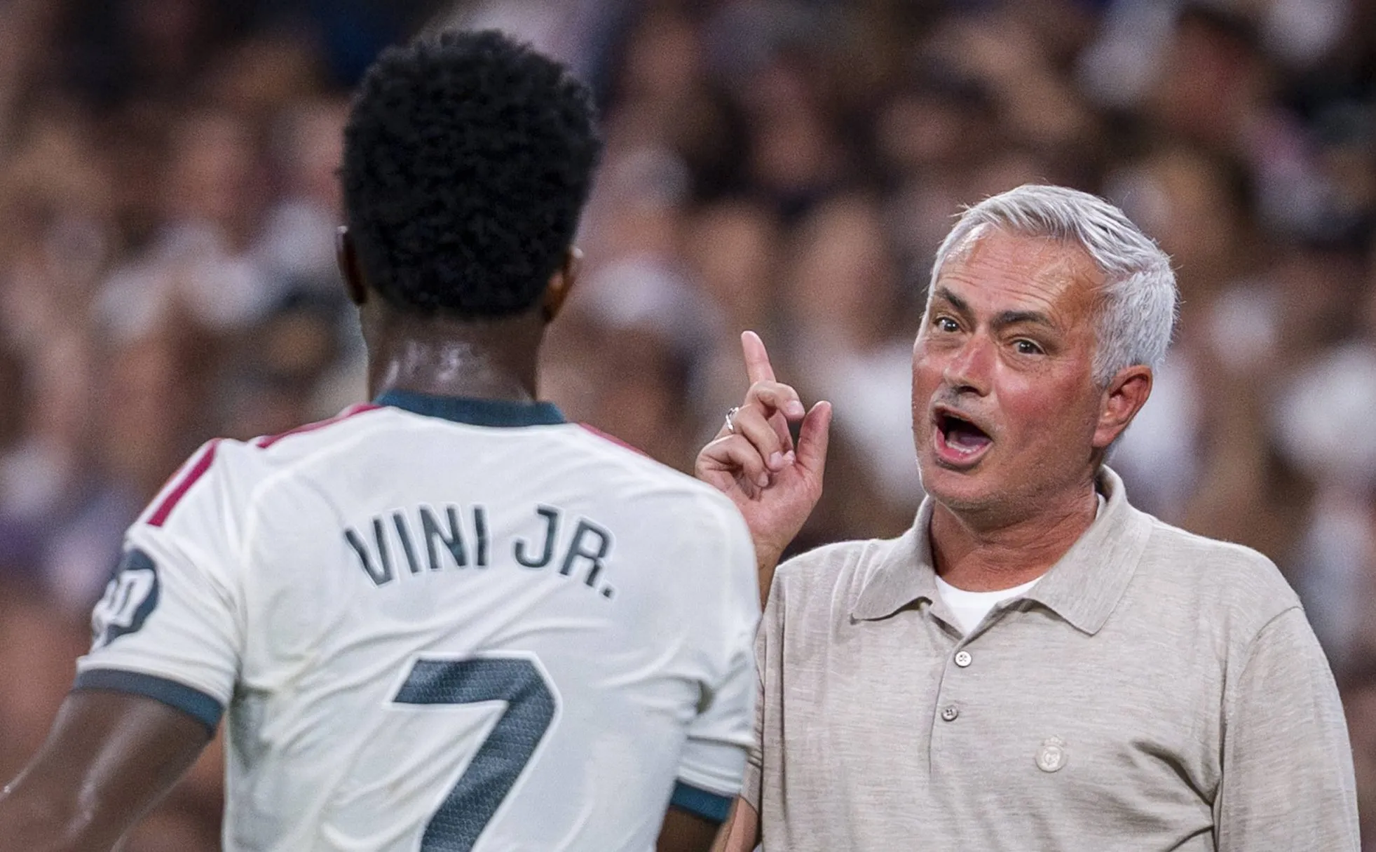 &lsquo;Ele ainda n&atilde;o voltou ao auge&rsquo;: Mourinho revela o que disse a Vini Jr ap&oacute;s vaias no Bernab&eacute;u