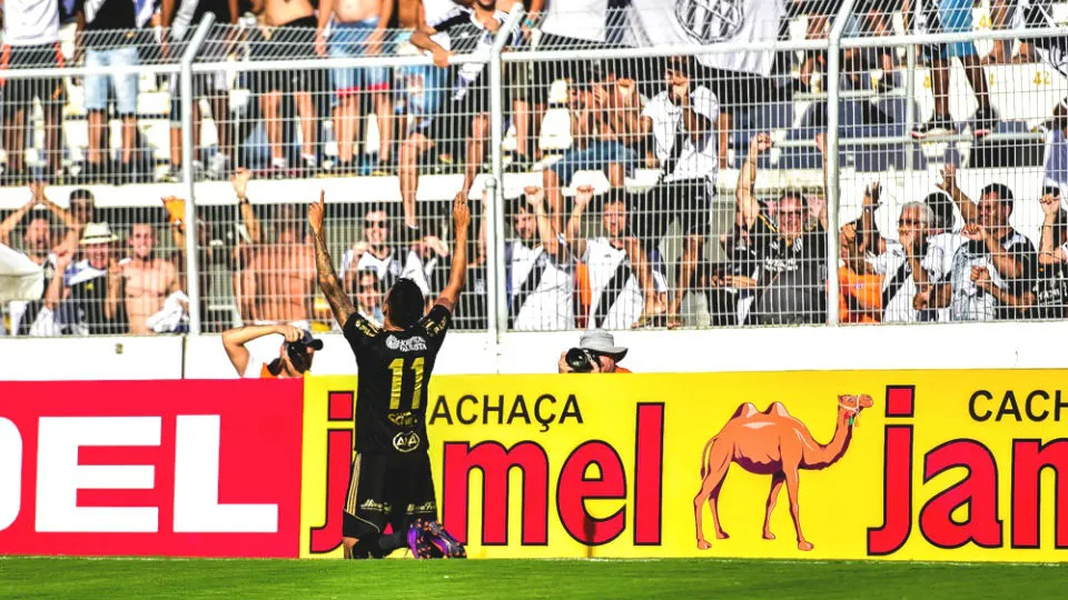 Lucca, da Ponte Preta, comemora gol (Foto: Ponte Preta)