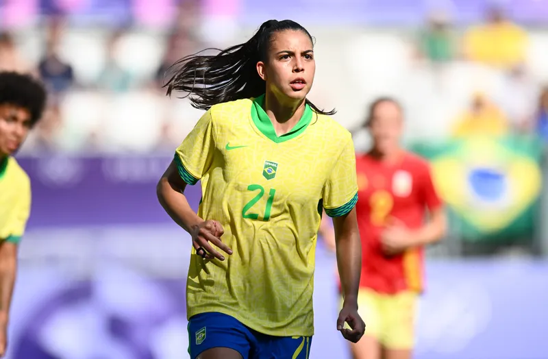 Lauren, zagueira do Brasil, em a&ccedil;&atilde;o contra a Espanha