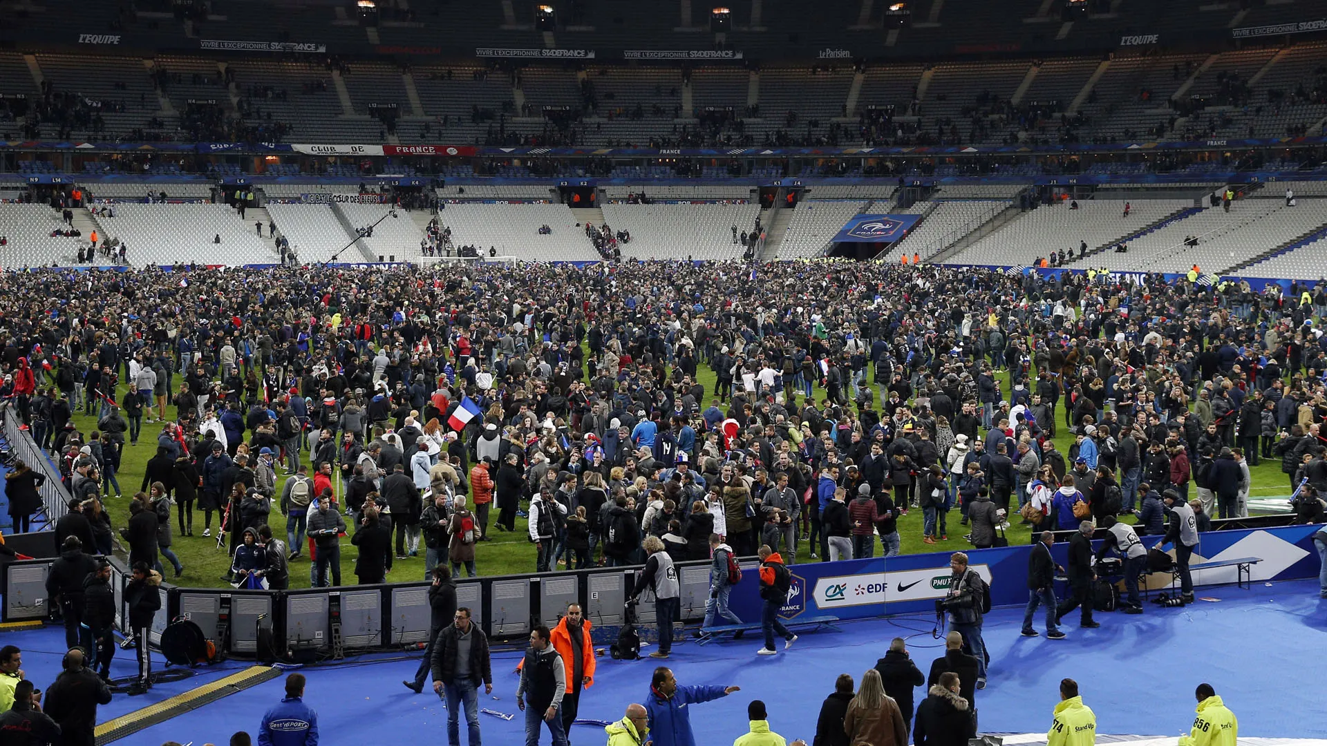 Bonito gesto: Sele&ccedil;&atilde;o francesa recusou deixar o Stade de France antes da Alemanha