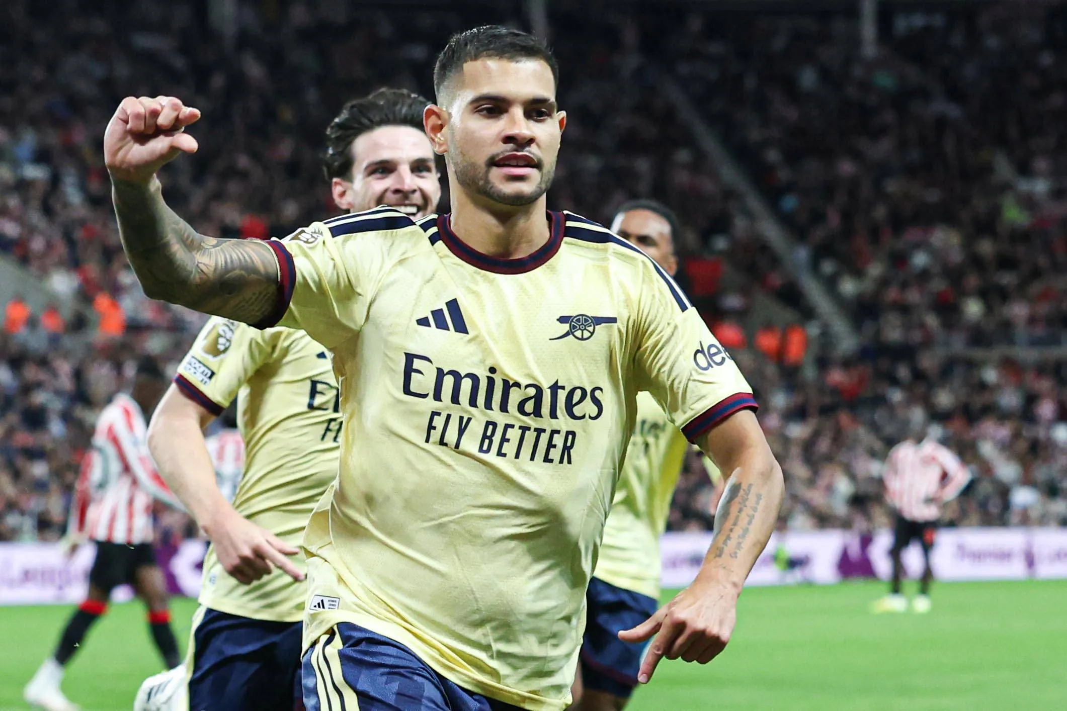Bruno Guimar&atilde;es celebra primeiro gol pelo Arsenal com provoca&ccedil;&atilde;o ao Sunderland
