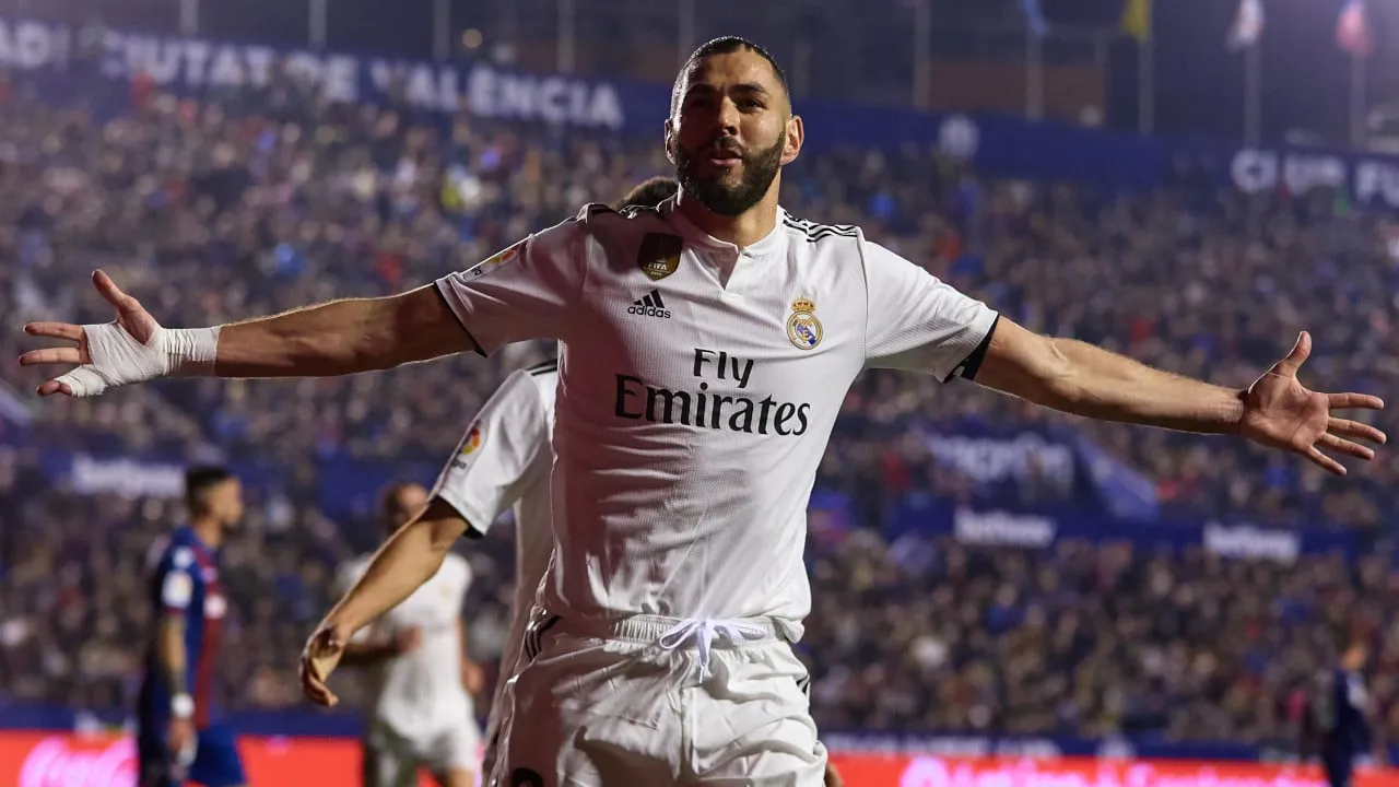 Benzema: &ldquo;Agora sou l&iacute;der do ataque. Antes jogava em fun&ccedil;&atilde;o de Cristiano Ronaldo&rdquo;