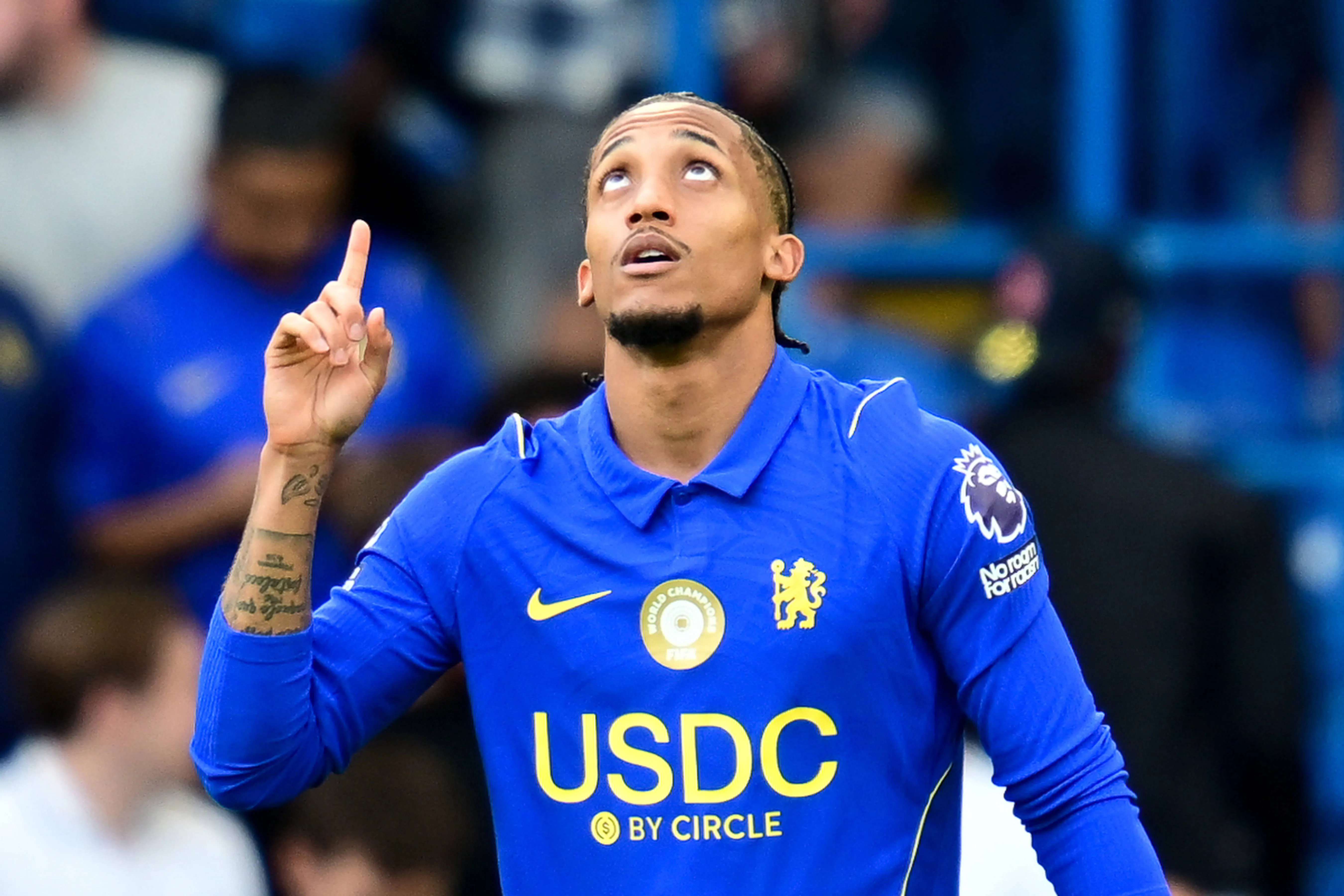 Jo&atilde;o Pedro faz dois e Henderson surpreende em goleada do Chelsea com Rayan em nova posi&ccedil;&atilde;o