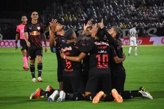 Ex-Palmeiras brilha e Bragantino imp&otilde;e primeira derrota ao Corinthians em 2026