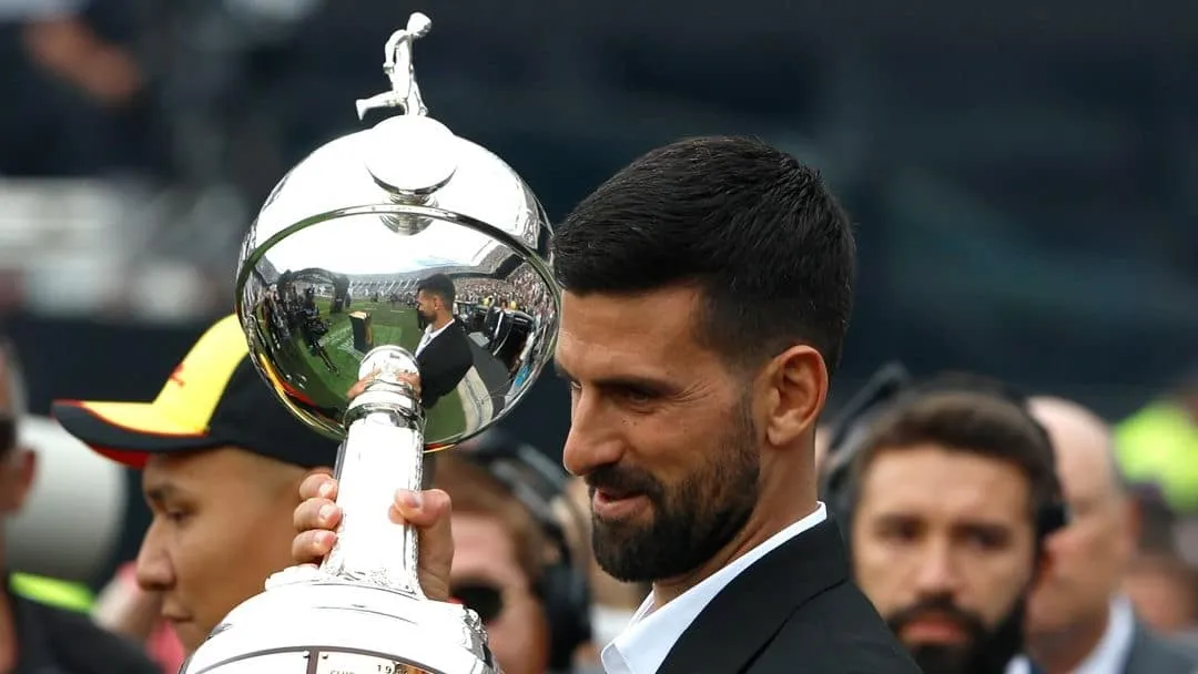 Djokovic n&atilde;o &eacute; &iacute;dolo do Botafogo, mas j&aacute; fez gol no Est&aacute;dio Nilton Santos