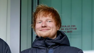 Como Ed Sheeran ajudou Ipswich Town a contratar jogador minutos antes de cantar com Taylor Swift