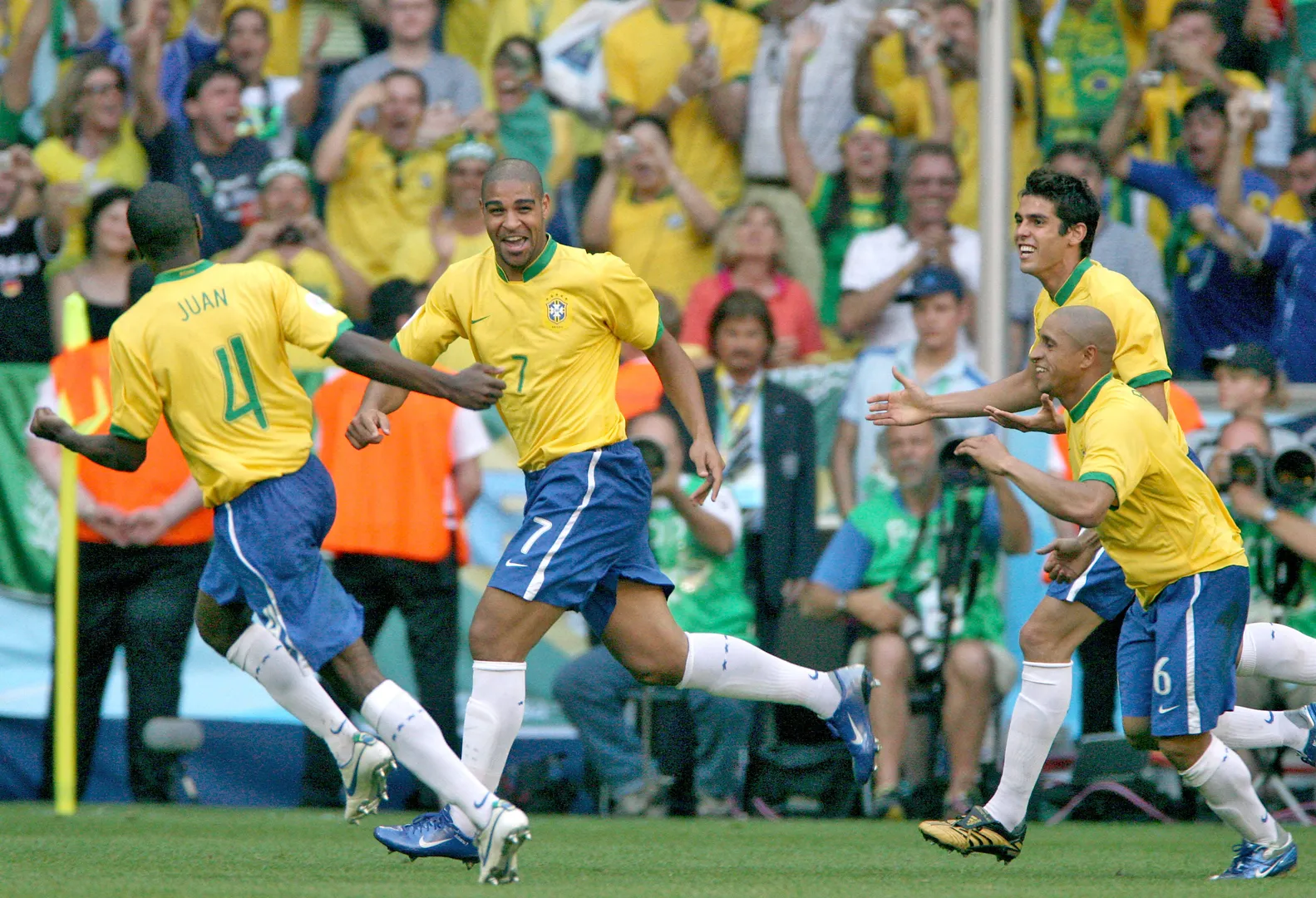 Adriano na Copa do Mundo de 2006 (Foto: IMAGO / ABACAPRESS)