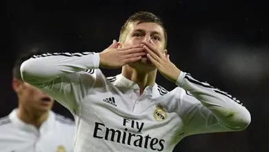 Na goleada sobre o Rayo, Kroos coroou sua melhor atua&ccedil;&atilde;o pelo Real com um gola&ccedil;o