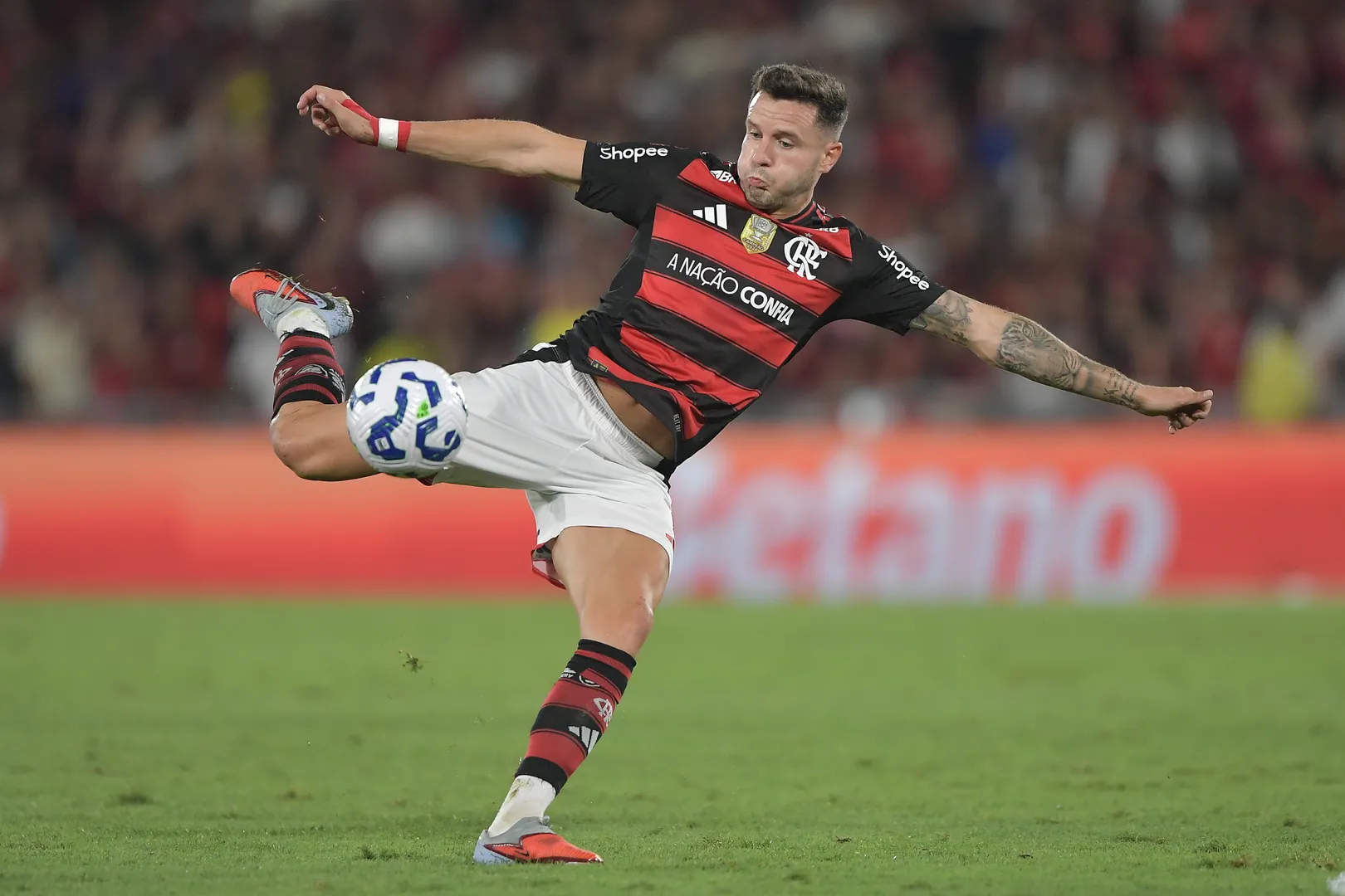 Sa&uacute;l em a&ccedil;&atilde;o pelo Flamengo