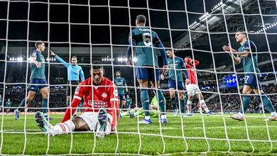 A trave foi a maior aliada do Arsenal no empate contra o valente PSV em jogo de classificados na Champions League