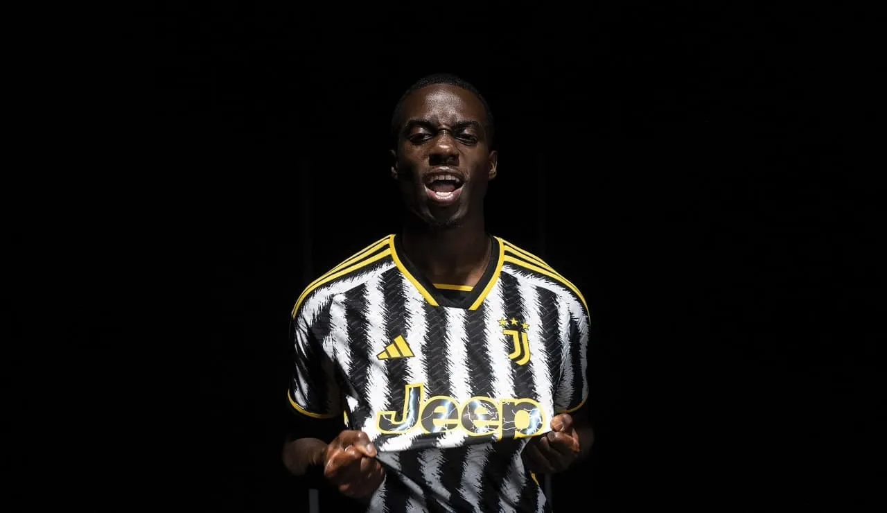 Tim Weah vai cumprir o sonho de garoto do pai, George, ao vestir a camisa da Juventus