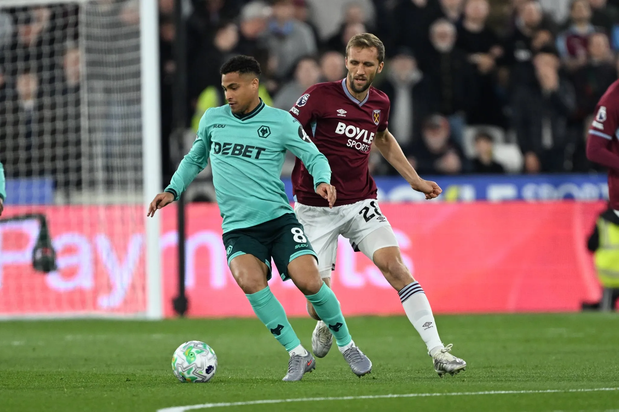 Jo&atilde;o Gomes contra o West Ham
