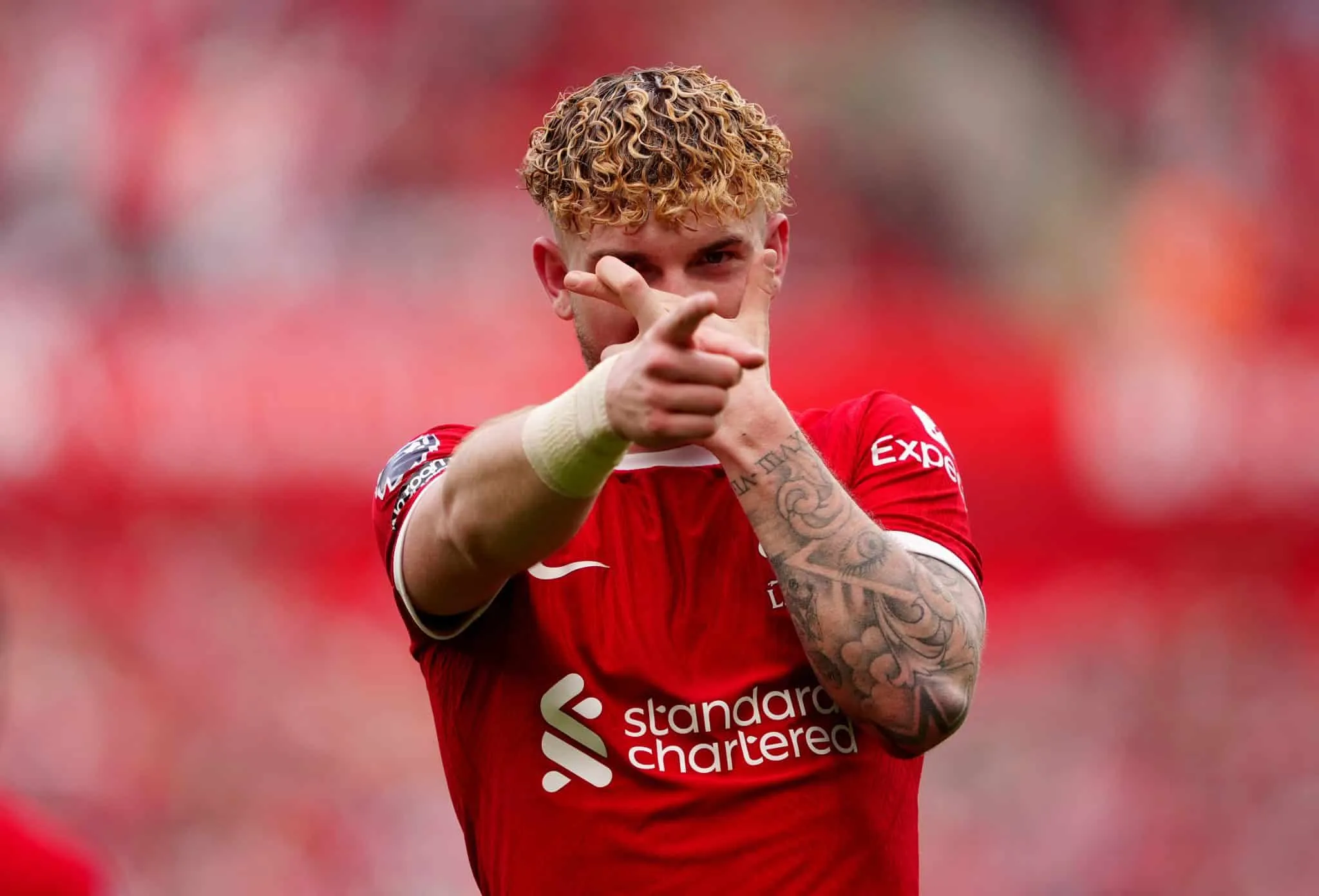 Liverpool sofre porque quer, mas vence um Tottenham que acordou tarde demais
