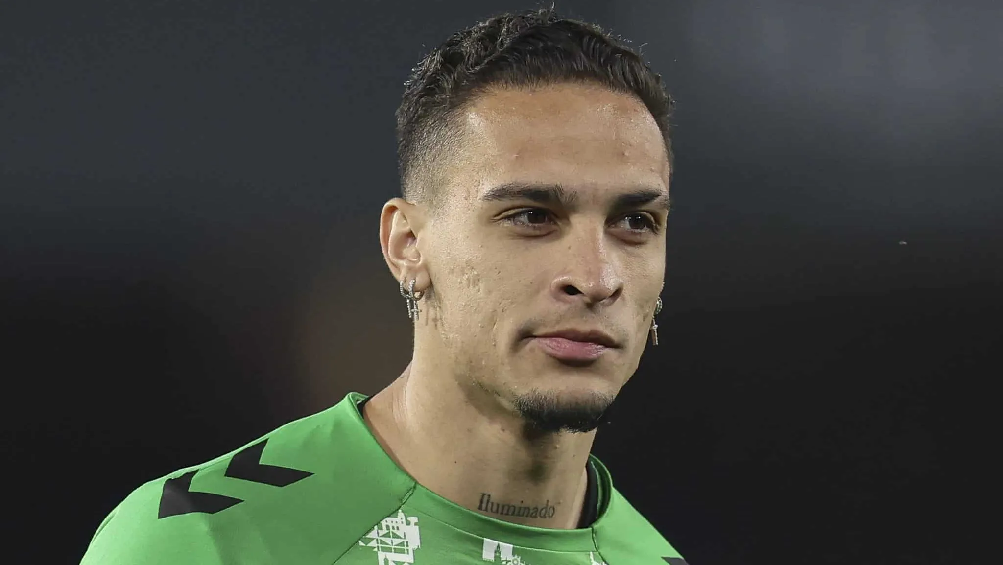 Manchester United define pre&ccedil;o para vender Antony ao Betis de forma permanente