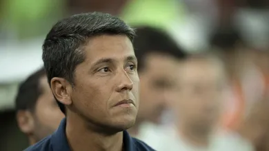Vit&oacute;ria age r&aacute;pido e confirma Thiago Carpini no lugar de Leo Cond&eacute;