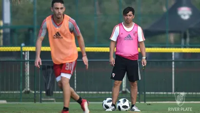 &Eacute; impressionante como o p&eacute; direito de Gallardo ainda maltrata os goleiros no treino do River
