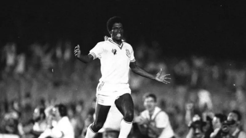 O adeus a Marinho, o ponta de futebol moleque, s&iacute;mbolo do Bangu &ndash; e do futebol brasileiro nos anos 1980