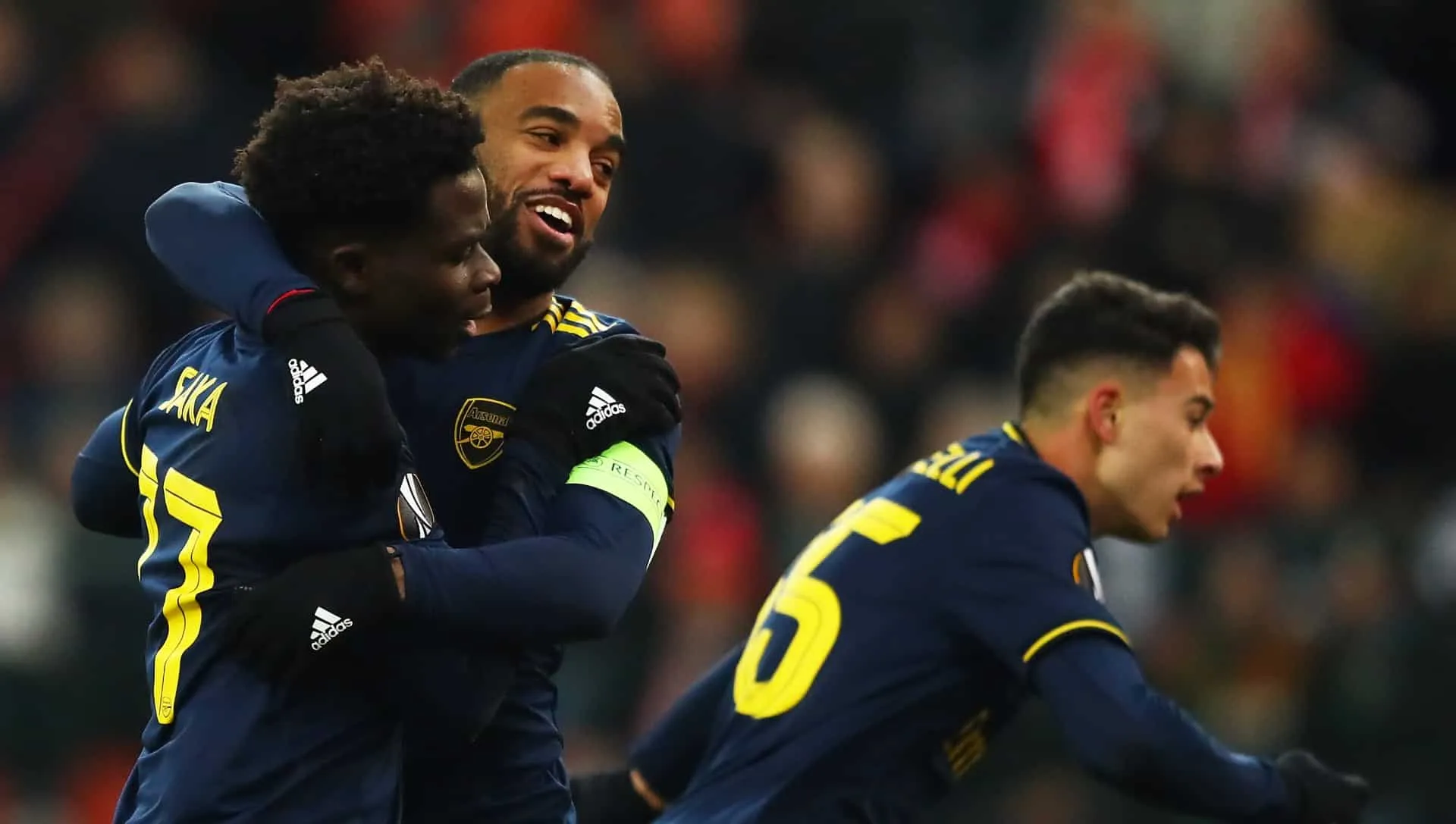 Saka evitou outra derrota ao Arsenal, que ratificou a classifica&ccedil;&atilde;o na Liga Europa sem empolga&ccedil;&atilde;o