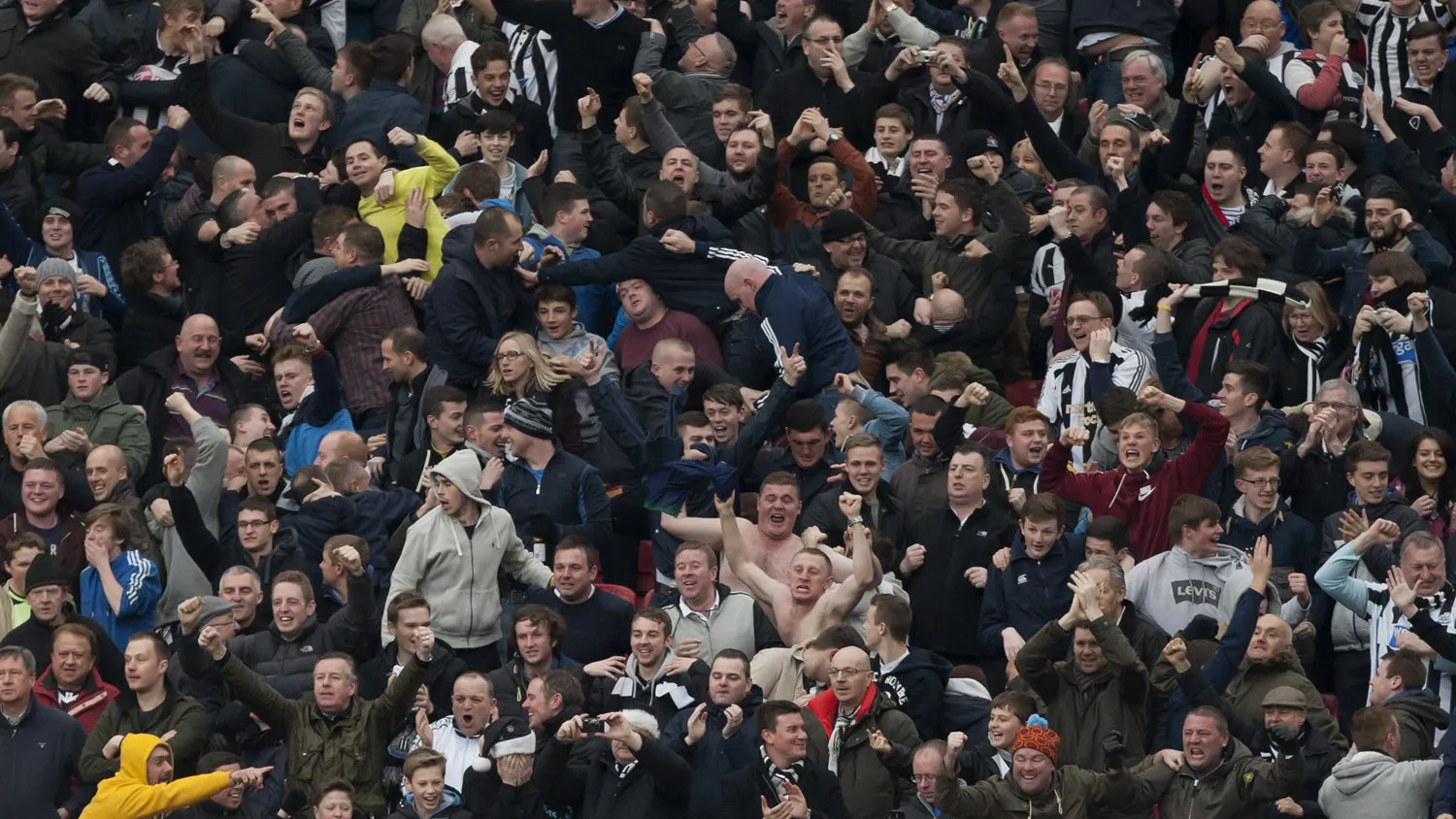 Mesmo perdendo, torcida do Newcastle zoa o Tottenham: &ldquo;4 a 0, e ainda assim voc&ecirc;s n&atilde;o cantam&rdquo;