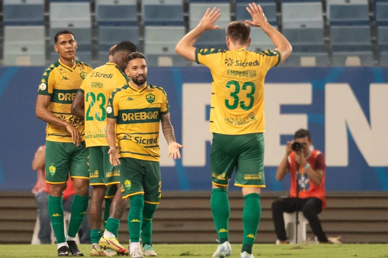 Clayson marcou o segundo gol do Cuiab&aacute; diante do S&atilde;o Paulo