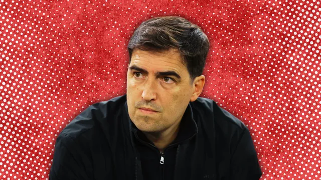 Diagn&oacute;stico de Iraola exp&otilde;e problema do Liverpool e aumenta cobran&ccedil;a sobre os atacantes