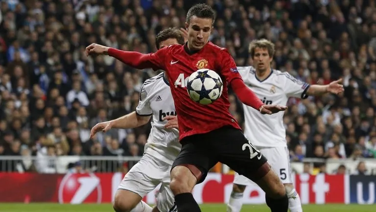 Van Persie comemora empate, mas lamenta chances perdidas