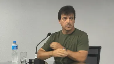 A emo&ccedil;&atilde;o de Fernando Diniz em entrevista de adeus ao Fluminense
