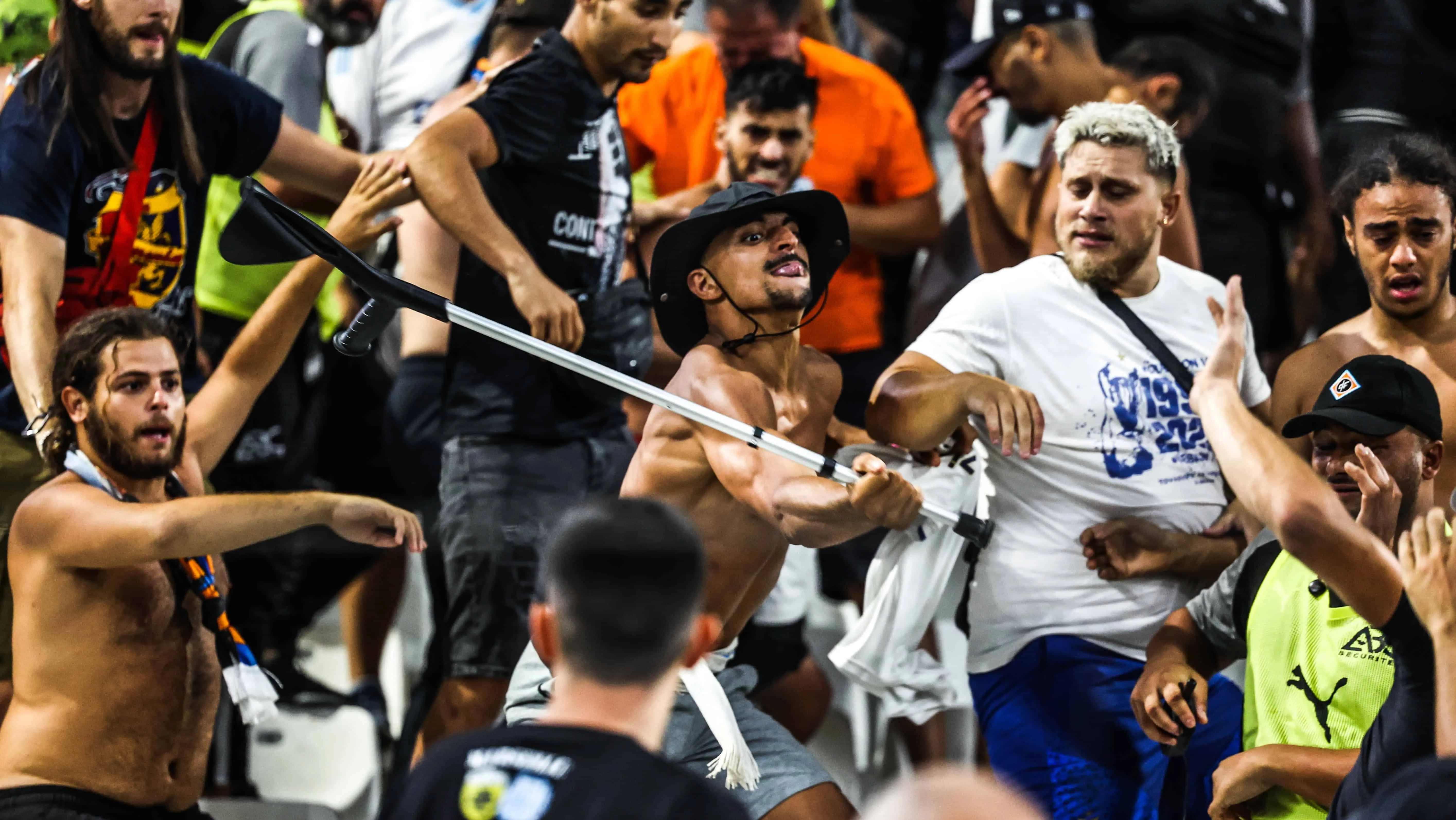A Fran&ccedil;a est&aacute; banindo torcedores visitantes e provando que n&atilde;o consegue domar a viol&ecirc;ncia antes dos Jogos Ol&iacute;mpicos