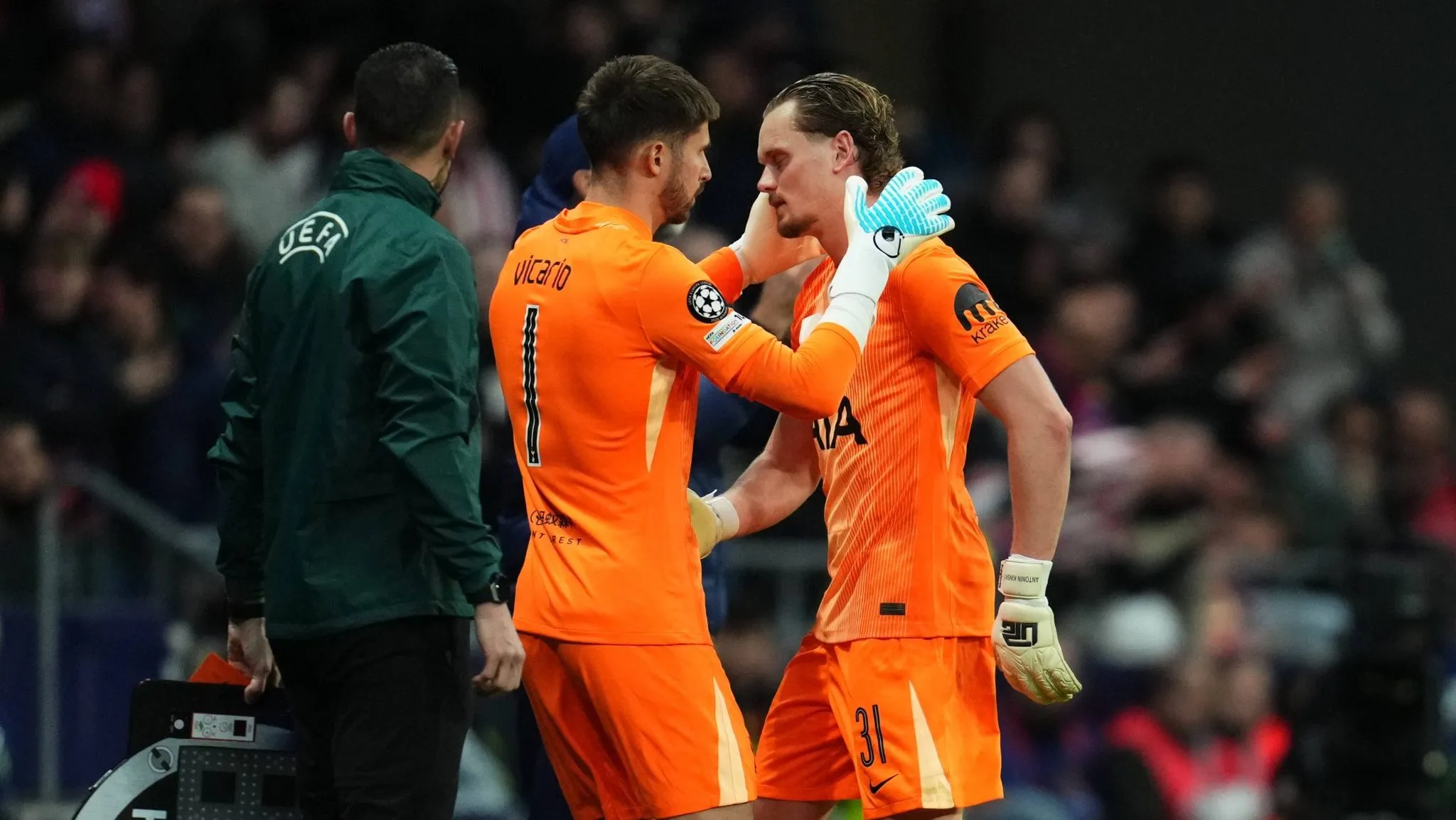 Kinsky foi substitu&iacute;do ainda no primeiro tempo de confronto com o Atl&eacute;tico de Madrid
