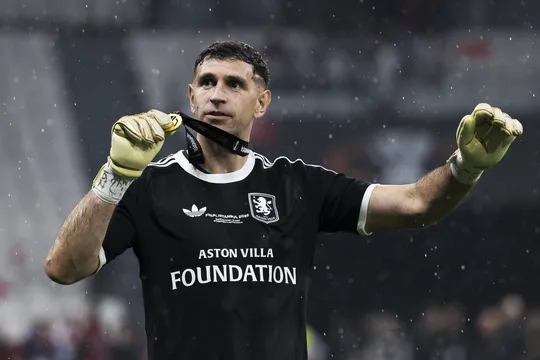 Sem Dibu Mart&iacute;nez, Juventus encaminha contrata&ccedil;&atilde;o de outro goleiro da Premier League