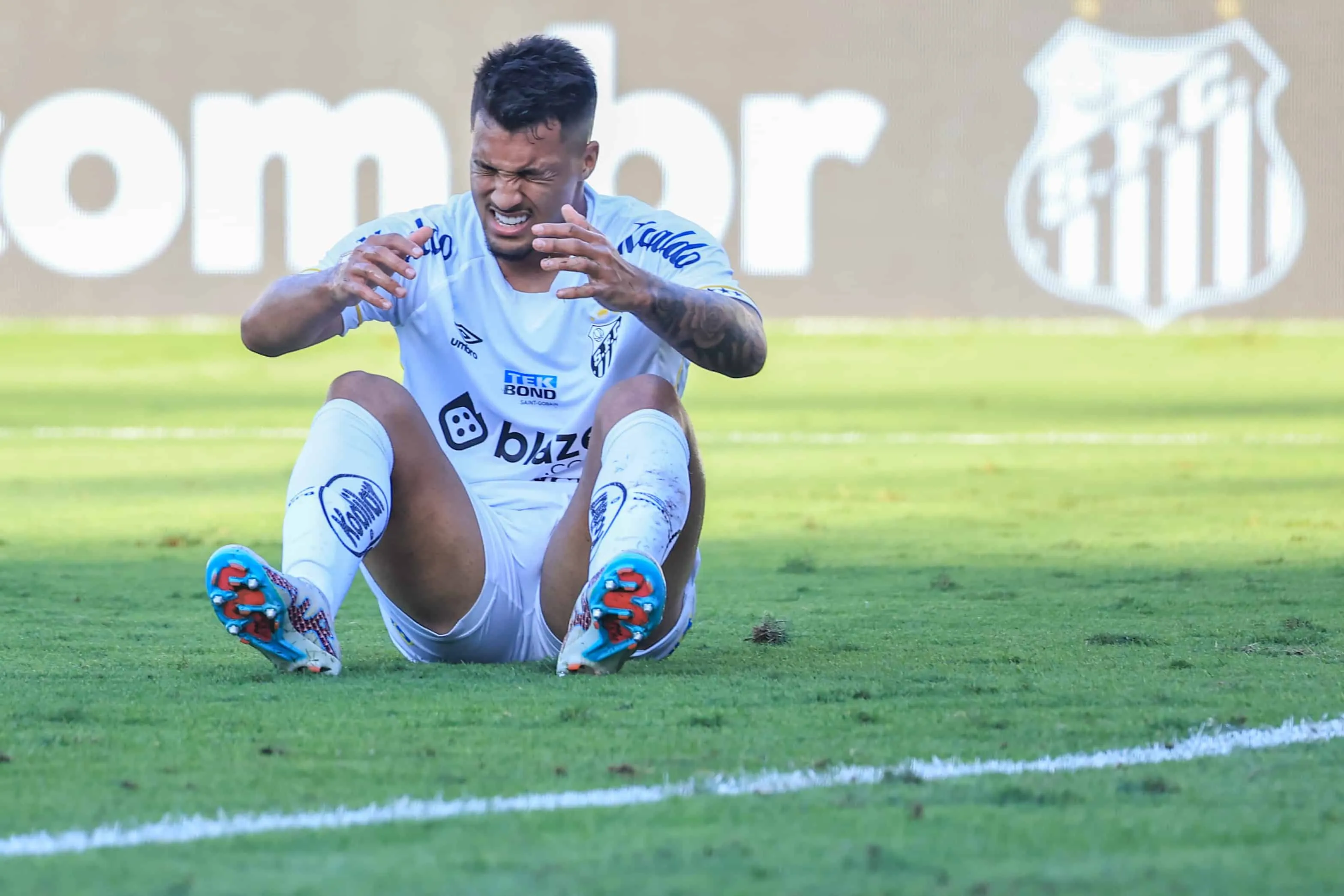 Turbul&ecirc;ncias jogam contra e sistema ofensivo do Santos termina o ano com m&eacute;dia ruim