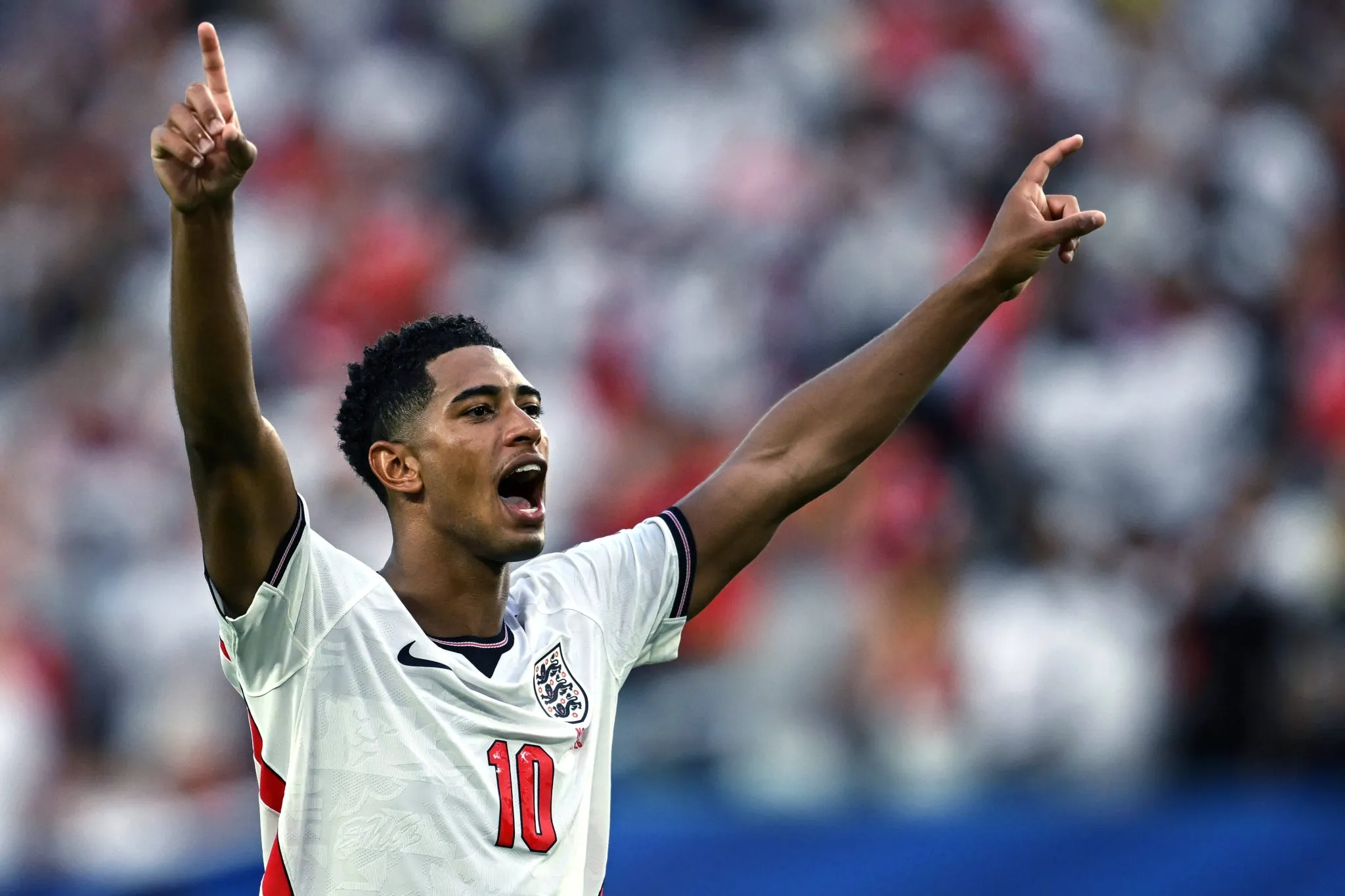 Protagonismo de Bellingham &eacute; t&atilde;o not&aacute;vel que o aproxima de Pel&eacute; na Copa do Mundo