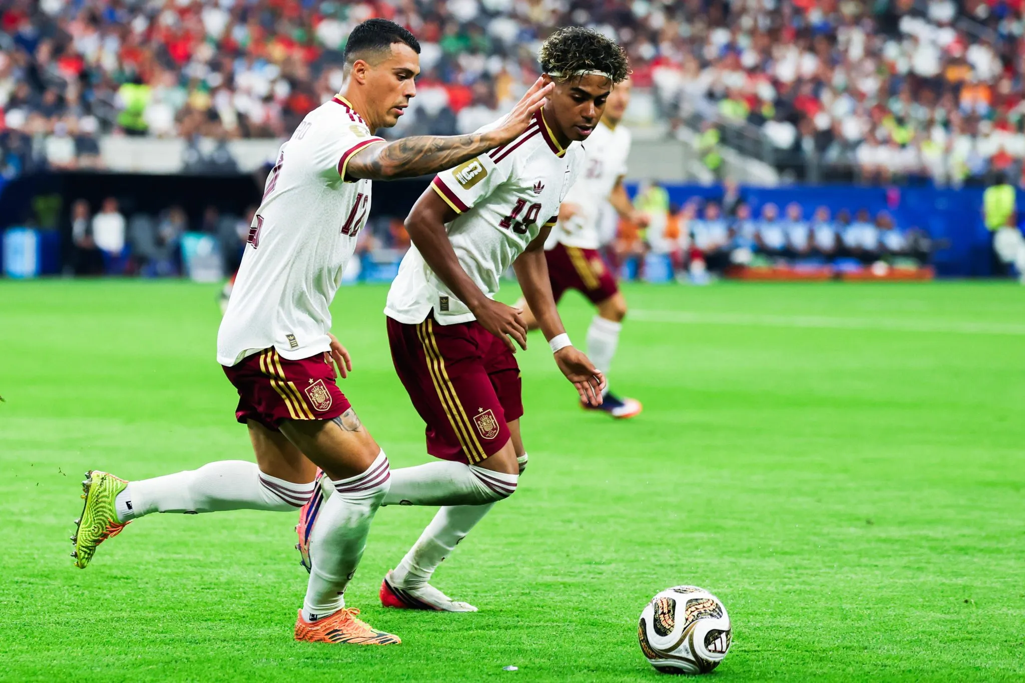 Lamine Yamal e Pedro Porro em a&ccedil;&atilde;o pela sele&ccedil;&atilde;o espanhola 