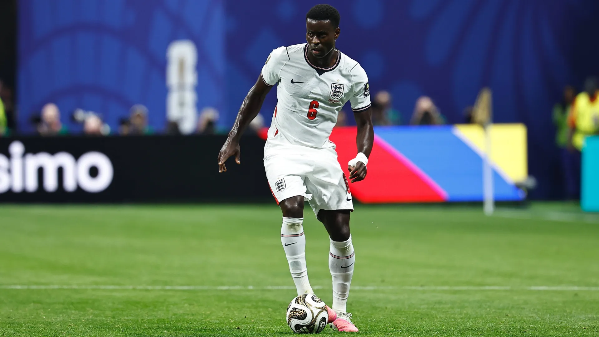 Marc Guehi, zagueiro da Inglaterra, durante a partida da semifinal da Copa do Mundo 2026 entre Inglaterra e Argentina, no Atlanta Stadium, em Atlanta, nos Estados Unidos, em 15 de julho de 2026.