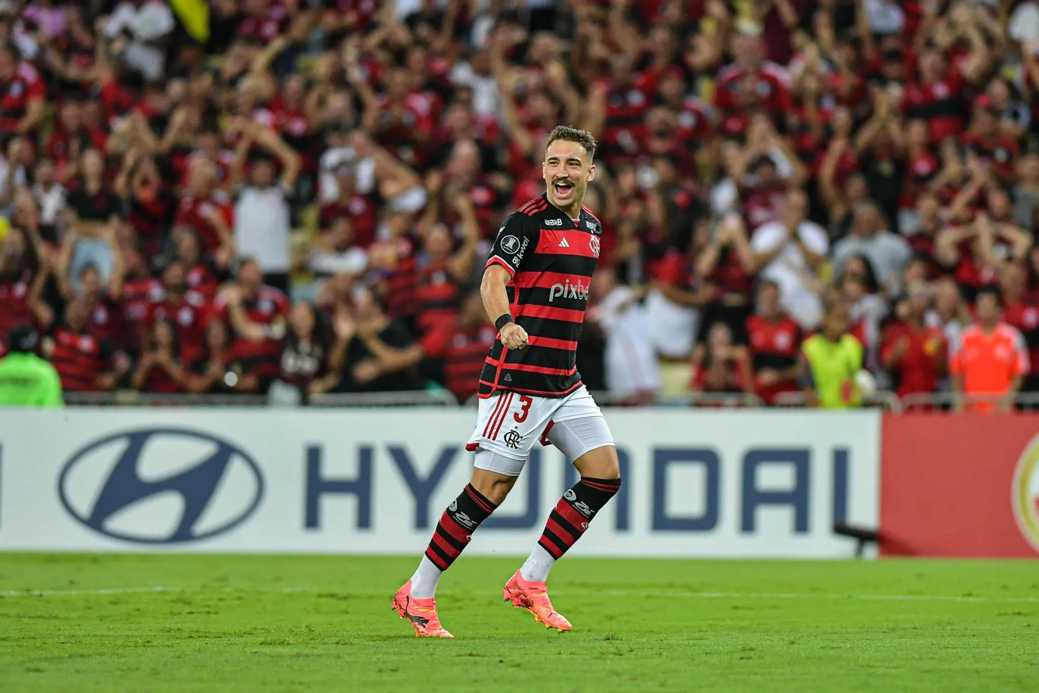 L&eacute;o Ortiz brinca com nova fun&ccedil;&atilde;o no Flamengo e pode resolver problema de Tite&nbsp;na&nbsp;Copa&nbsp;Am&eacute;rica