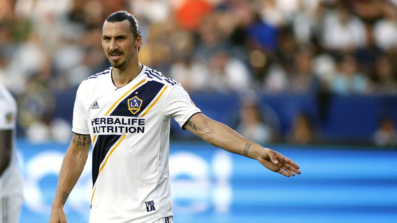 Ibrahimovic defende Mourinho e diz que o portugu&ecirc;s &eacute; o melhor nome para o Manchester United