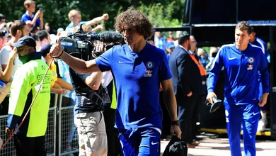 Titular na estreia do Chelsea, David Luiz &eacute; elogiado por Sarri: &ldquo;Tem um grande futuro aqui&rdquo;