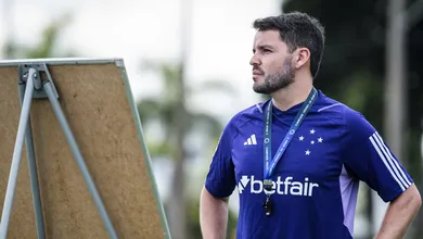 Novo t&eacute;cnico e artilheiro: Cruzeiro visita o Villa Nova em noite de estreias no Campeonato Mineiro